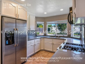 327 Summertree Dr in Livermore, CA - Building Photo - Building Photo