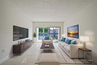 6280 NW 186th St in Hialeah, FL - Building Photo - Building Photo