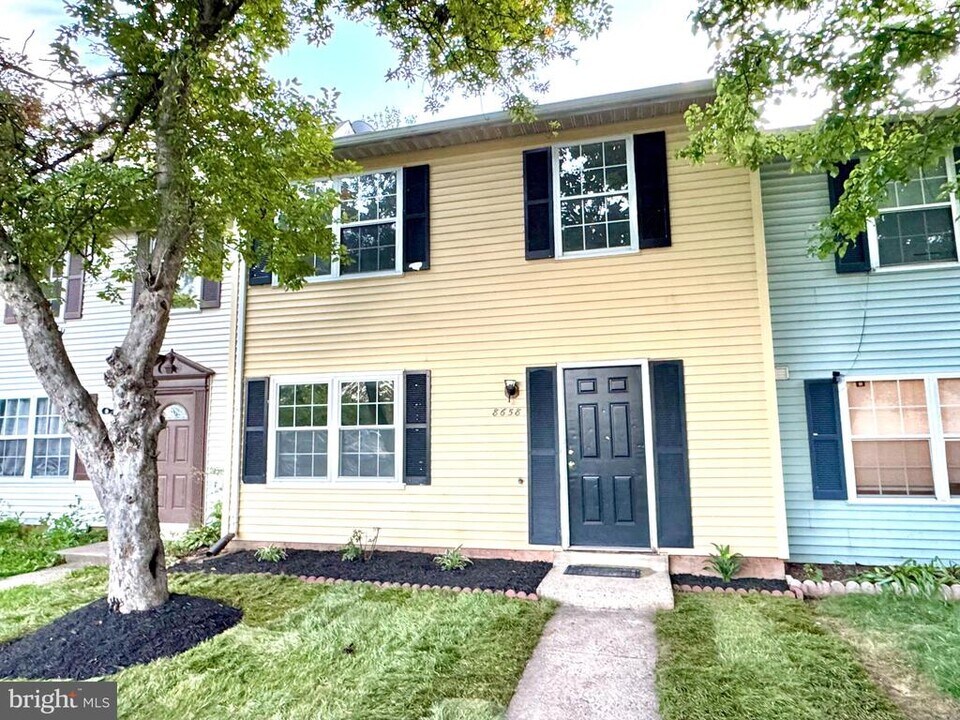 8658 Woodhue Ct in Manassas Park, VA - Building Photo
