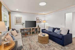 305 NW H St in Bentonville, AR - Building Photo