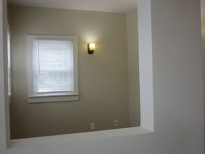 108 W Columbia Ave, Unit 201 in Champaign, IL - Building Photo - Building Photo
