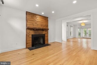 405 Tschiffely Square Rd in Gaithersburg, MD - Building Photo - Building Photo
