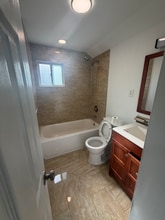 80 McKinley Ave in Woodbridge Township, NJ - Foto de edificio - Building Photo