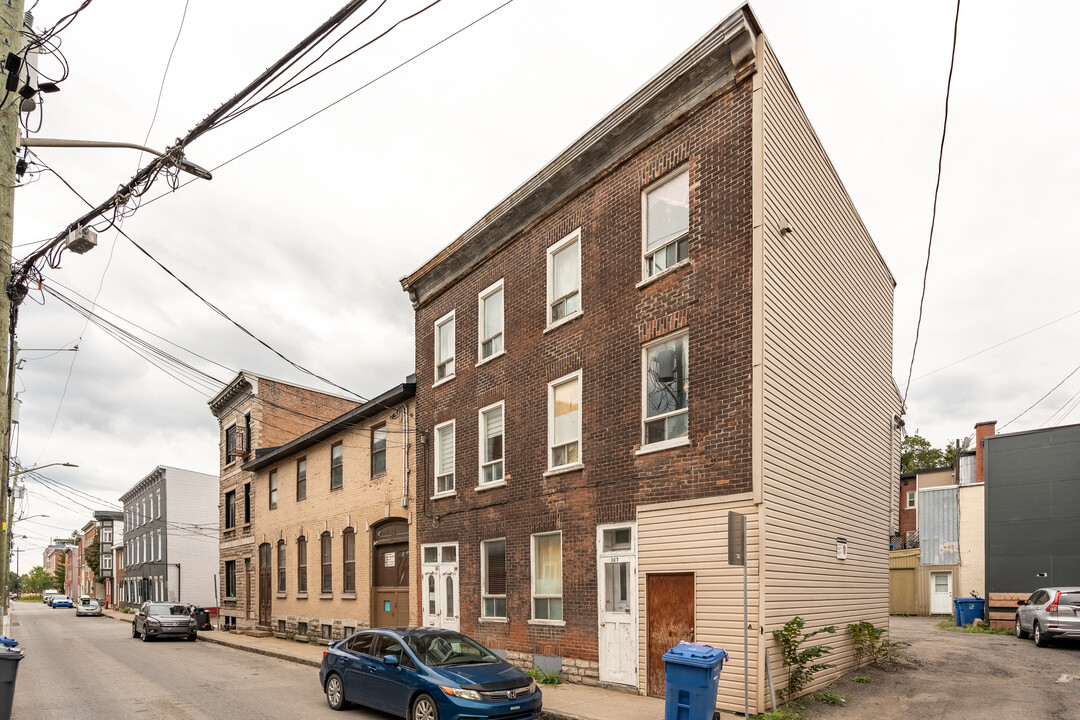 311 Du Prince-Édouard Rue in Québec, QC - Building Photo