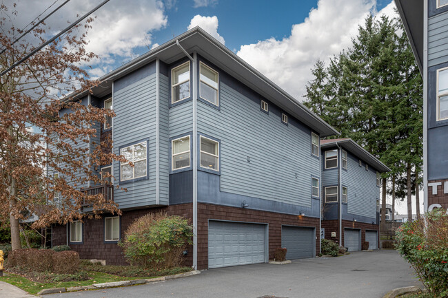 13310 132nd Ave NE in Kirkland, WA - Foto de edificio - Building Photo