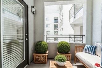 6400 Crescent Prk E in Los Angeles, CA - Building Photo - Building Photo