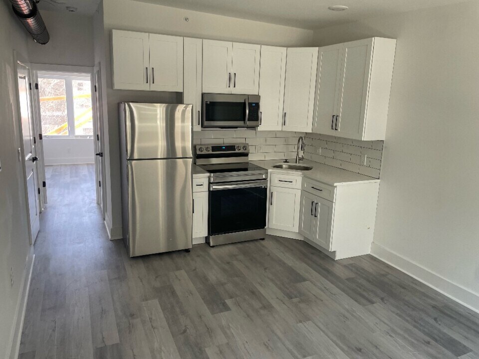 2329 E Thompson St in Philadelphia, PA - Building Photo