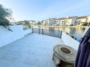 3625 Windspun Dr, Unit 4D in Huntington Beach, CA - Foto de edificio - Building Photo