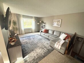 13685 Harwell Path in Apple Valley, MN - Foto de edificio - Building Photo