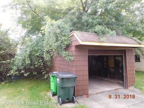 11114 Vernon Ave in Garfield Heights, OH - Building Photo - Building Photo
