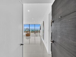 20515 E Country Club Dr in Miami, FL - Building Photo - Building Photo