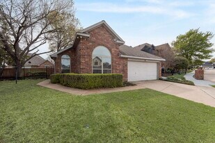 1220 Royal Crescent Dr in Bedford, TX - Building Photo