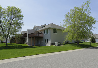 Hickory Hills Villas in Plymouth, MN - Building Photo - Building Photo