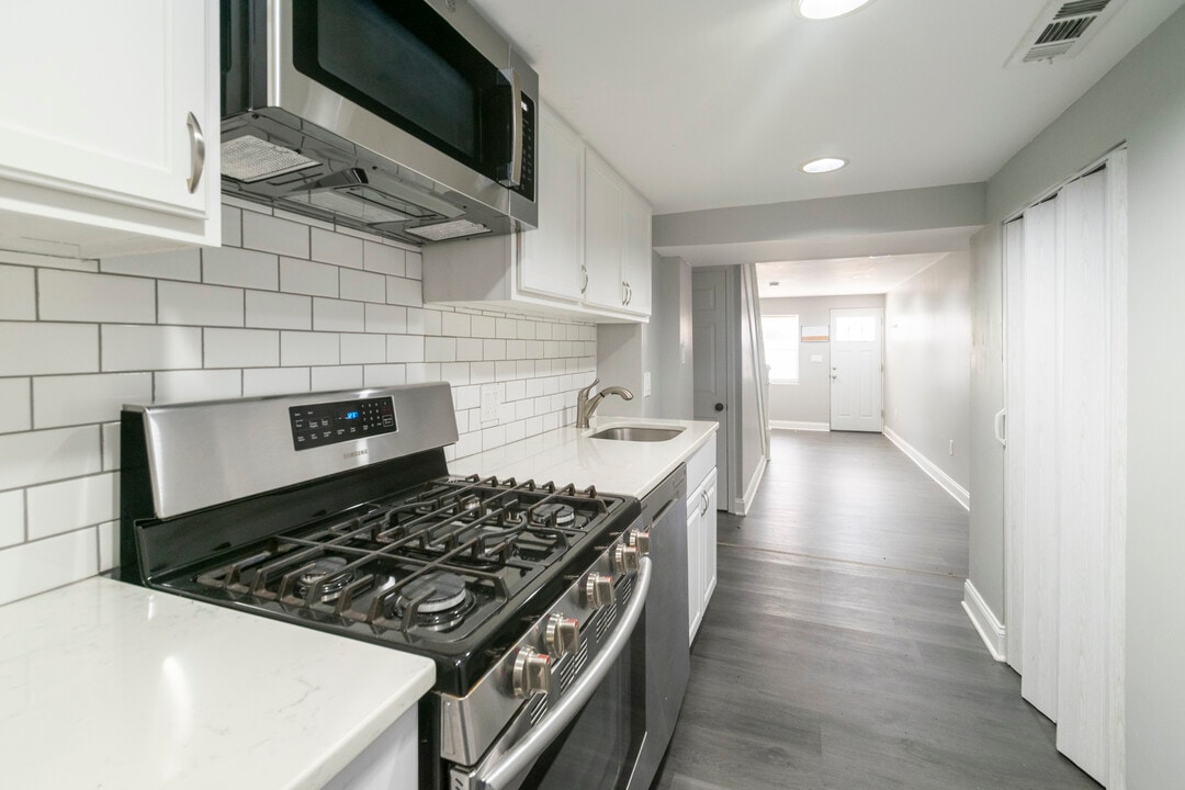 329 S Durham St in Baltimore, MD - Foto de edificio