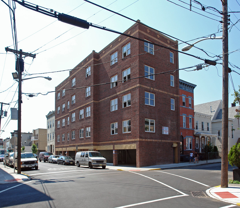 12 Garages in Union City, NJ - Building Photo