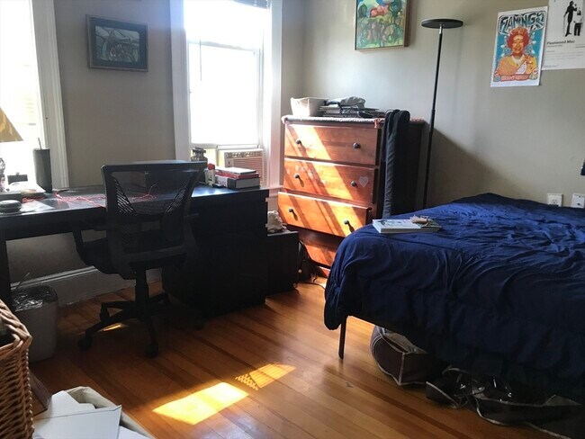19 Stanley Ave, Unit 2 in Medford, MA - Foto de edificio - Building Photo