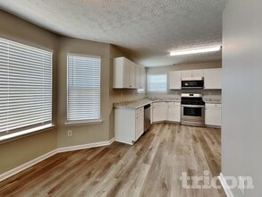 305 Sarasota Ln in Locust Grove, GA - Building Photo - Building Photo