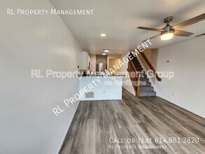 216 Oxford Oak Dr in Columbus, OH - Building Photo - Building Photo