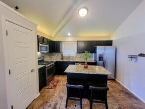 421 Nordstrom Avenue in El Paso, TX - Foto de edificio - Building Photo