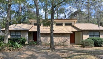 2021 Sandcastle Dr in Tallahassee, FL - Building Photo