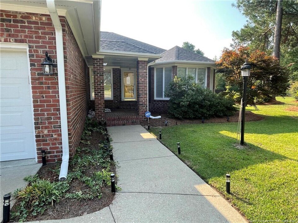 6560 Windy Creek Way in Fayetteville, NC - Building Photo