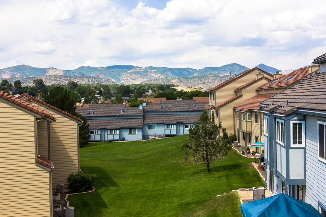 Columbine Meadows in Littleton, CO - Building Photo