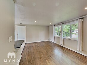 30548 5th Ave SW in Federal Way, WA - Building Photo - Building Photo