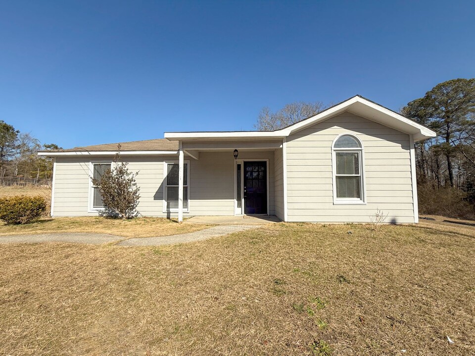 169 Lee Rd 207 in Phenix City, AL - Building Photo