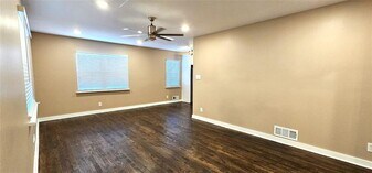 1291 Lorenzo Dr SW in Atlanta, GA - Building Photo