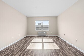 905 River Rd in Edgewater, NJ - Foto de edificio - Building Photo