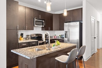 205 S Kings Dr in Charlotte, NC - Building Photo - Building Photo