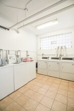 922 W Eastwood Ave in Chicago, IL - Foto de edificio - Building Photo