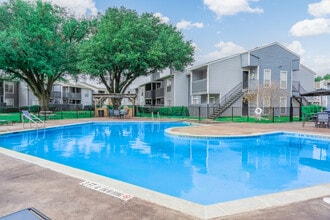 Indian Run Apartments in Abilene, TX - Building Photo - Building Photo