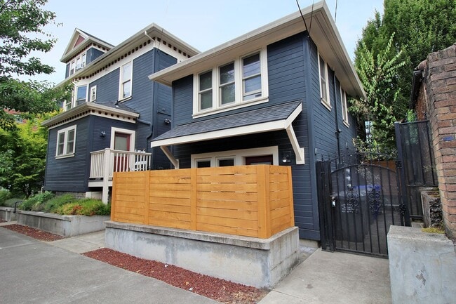 220 NW 17th Ave in Portland, OR - Foto de edificio - Building Photo
