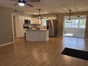 1250 Pineapple Ln in Eustis, FL - Building Photo - Building Photo