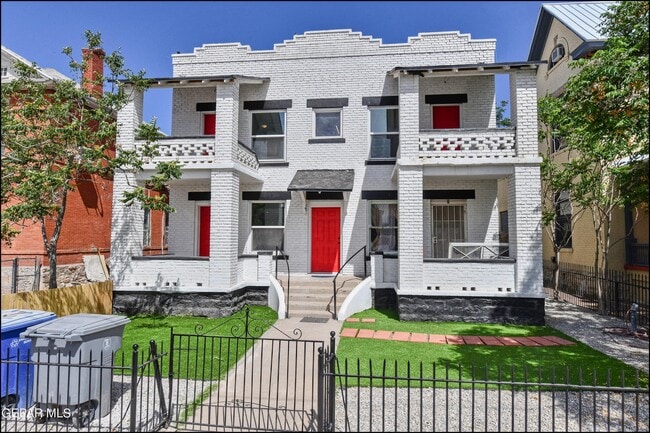 property at 615 Arizona Ave
