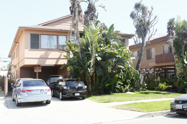 3622 Mentone Ave in Los Angeles, CA - Foto de edificio - Building Photo