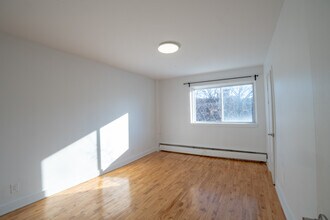 90 Crepeau Rue in St. Laurent, QC - Building Photo - Building Photo