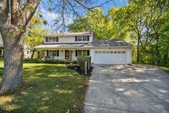 10527 Morgan Ave S in Minneapolis, MN - Foto de edificio - Building Photo