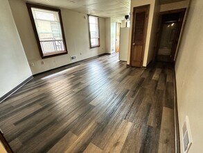 525 Larimer Ave, Unit 18 in Pittsburgh, PA - Foto de edificio - Building Photo