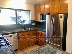 604 Baker St in Petaluma, CA - Building Photo - Building Photo