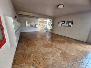 2821 Somerset Dr in Lauderdale Lakes, FL - Building Photo - Building Photo