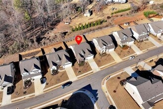 6968 Manchester Dr in Flowery Branch, GA - Foto de edificio - Building Photo