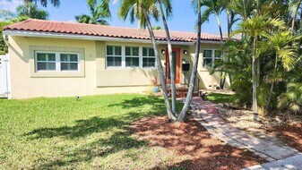 1527 Mayo St in Hollywood, FL - Building Photo