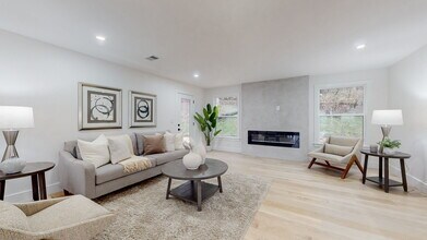 5527 Hillview Dr in Brentwood, TN - Building Photo - Building Photo