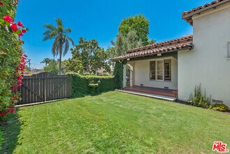 10733 Wellworth Ave in Los Angeles, CA - Building Photo - Building Photo