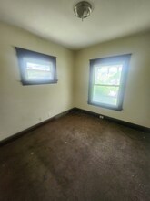 9605 Wamelink Ave in Cleveland, OH - Foto de edificio - Building Photo