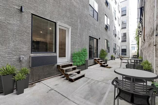 1522-1532 W Girard Ave in Philadelphia, PA - Foto de edificio - Building Photo