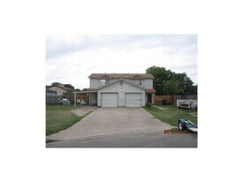 6904 Deep Cir in Austin, TX - Building Photo