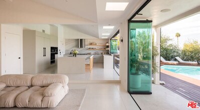 3382 Scadlock Ln in Los Angeles, CA - Building Photo - Building Photo
